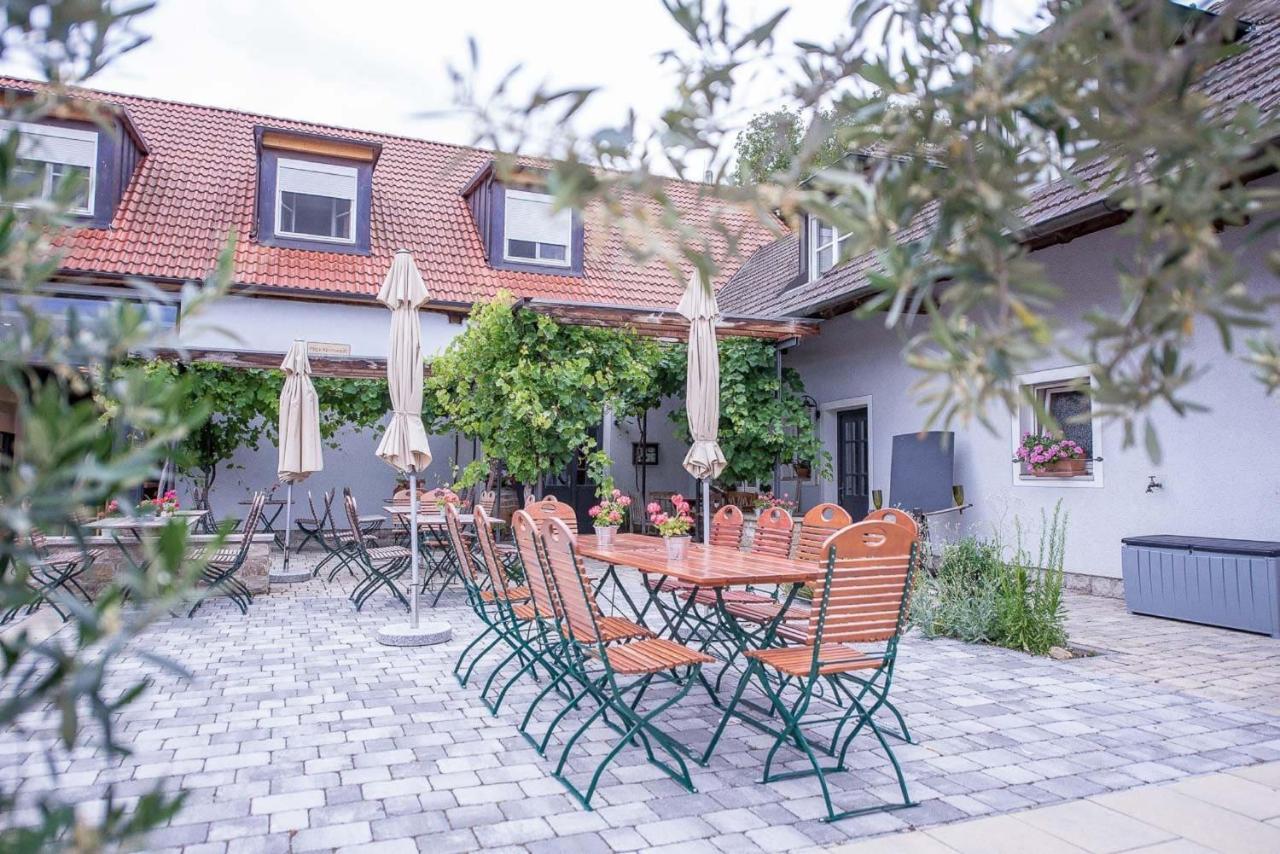 Weingut Kernwein Hotel Seinsheim Exterior foto